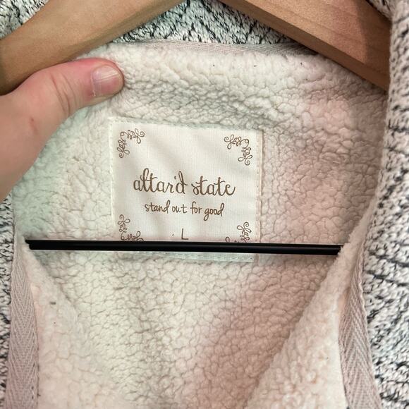 Altar'd State Sherpa Knitted Zip Up Vest White Size L - Picture 7 of 7